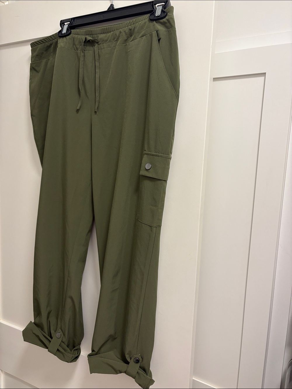Chicos Olive Green cargo style lounging Pants